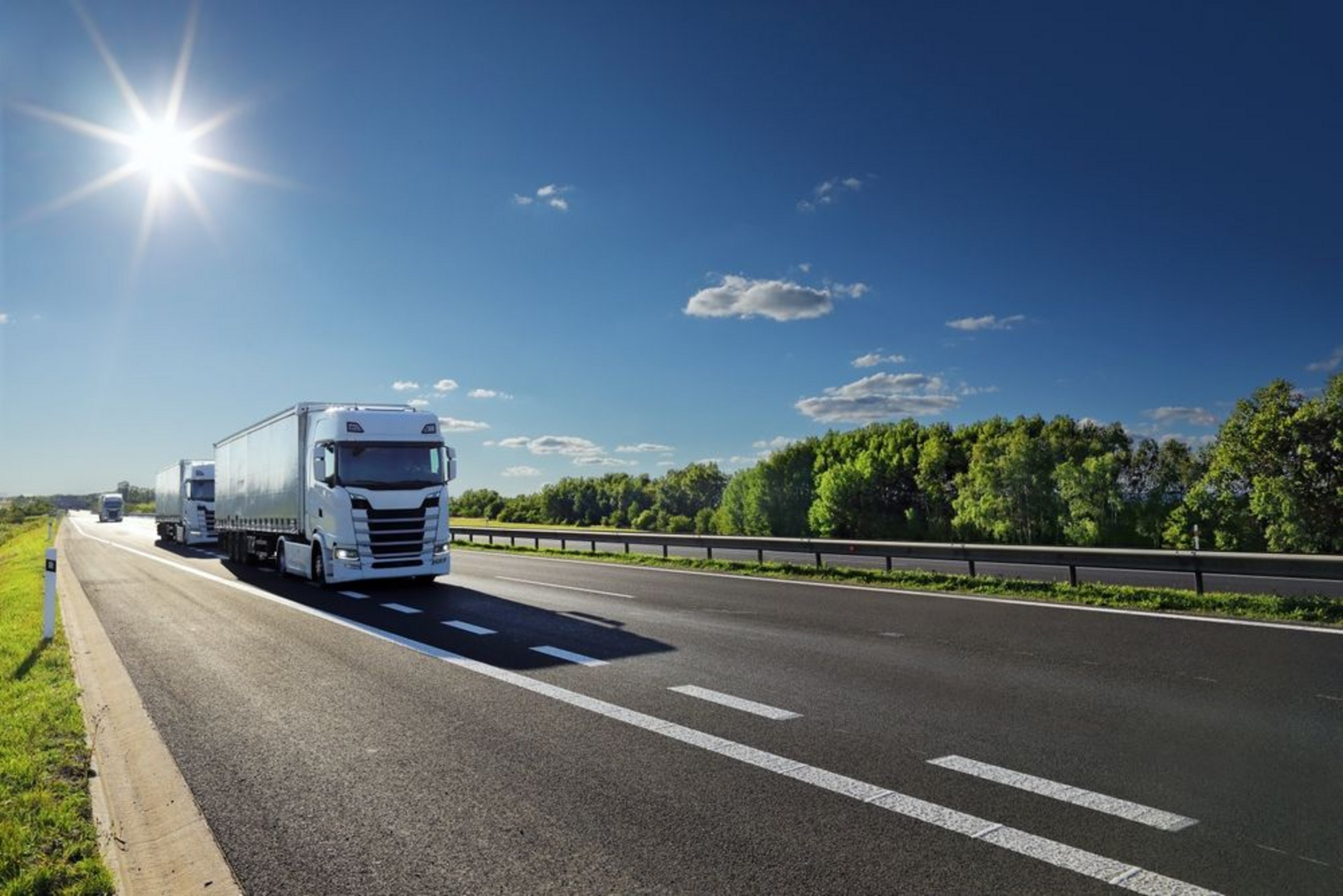 Copyright: shutterstock_Jaroslav Pachy sr Camions, vans, bus : le cep estime que les plafonds d'émissions de CO2 proposés par la Commission sont inadéquats
